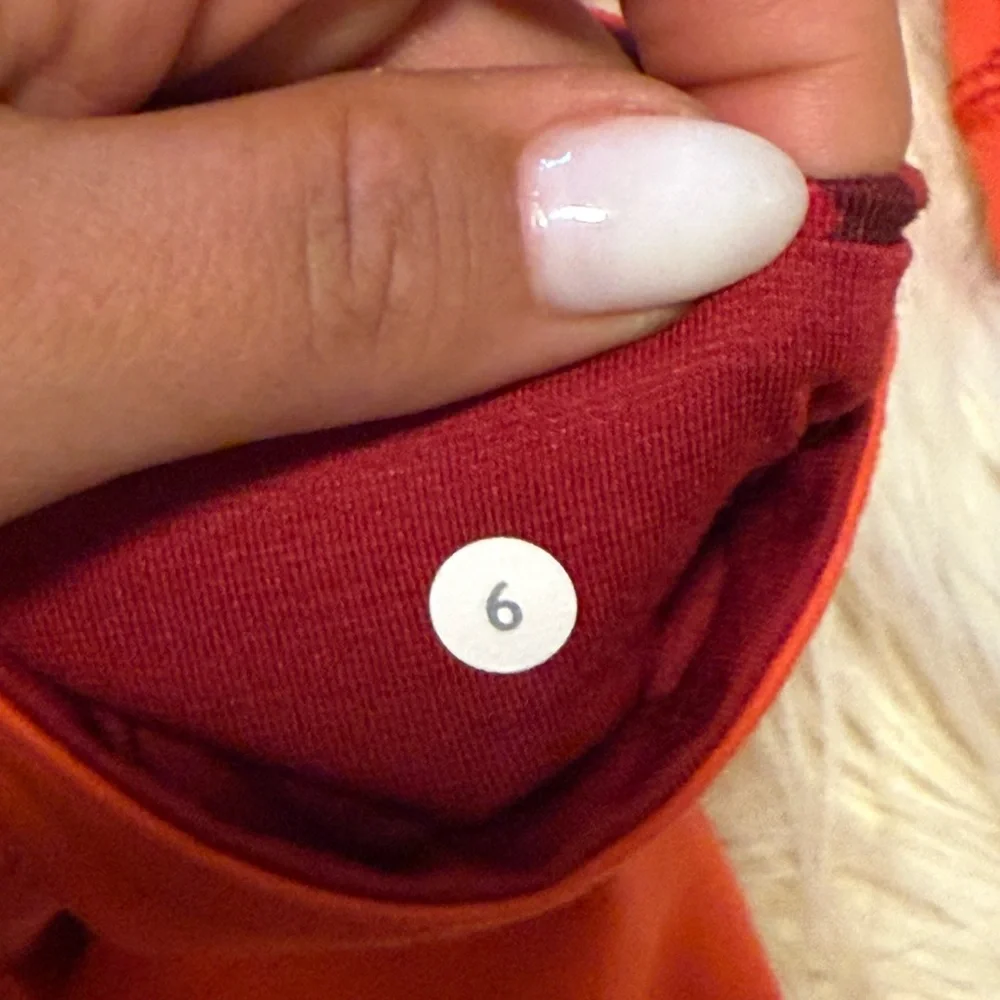 Lululemon reversible cropped wunder under size 6